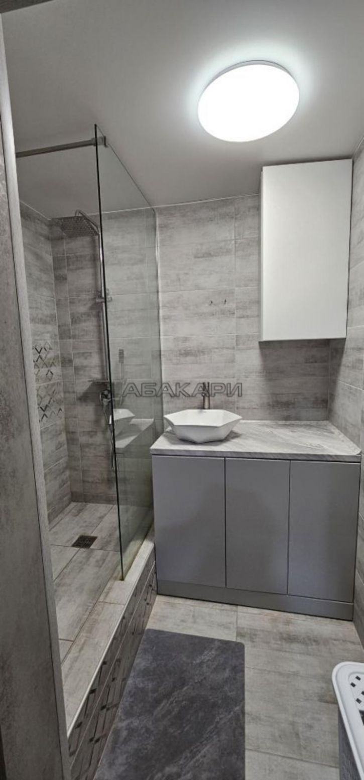 2-комн квартира улица Авиаторов, 42