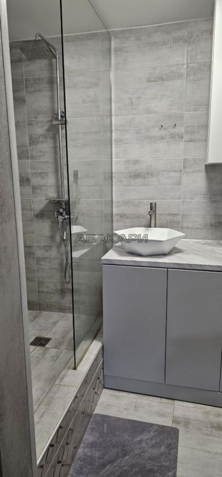 2-комн квартира улица Авиаторов, 42