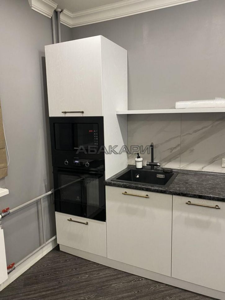 4-комн квартира улица Водопьянова, 13