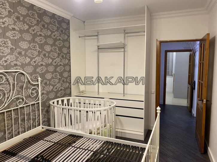 4-комн квартира улица Водопьянова, 13