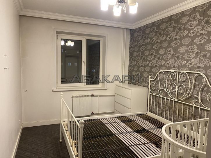 4-комн квартира улица Водопьянова, 13