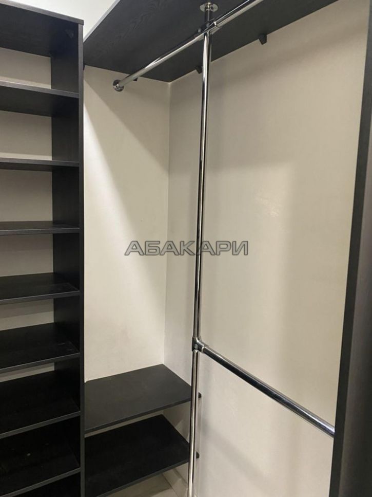 4-комн квартира улица Водопьянова, 13