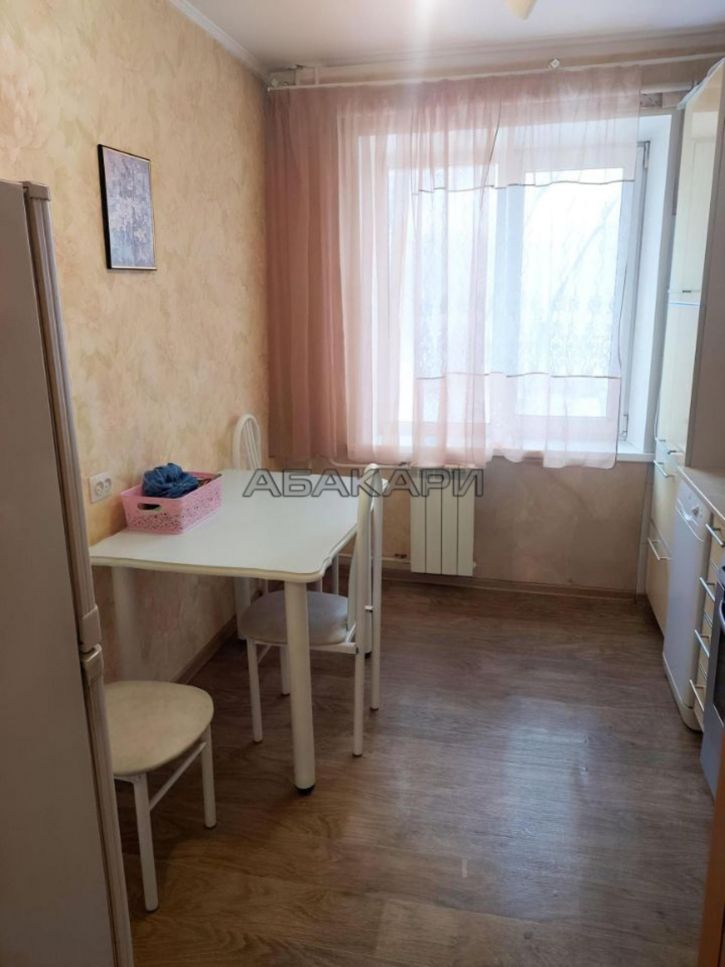 3-комн квартира улица Гастелло, 32