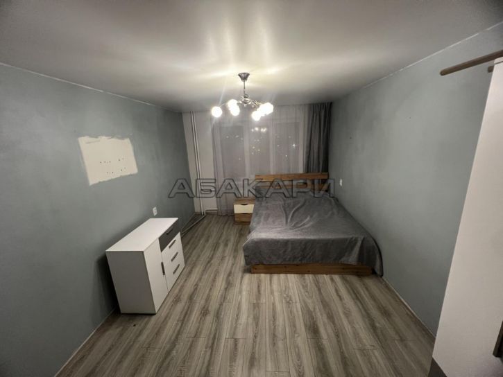 2-комн квартира улица Анатолия Гладкова, 8А