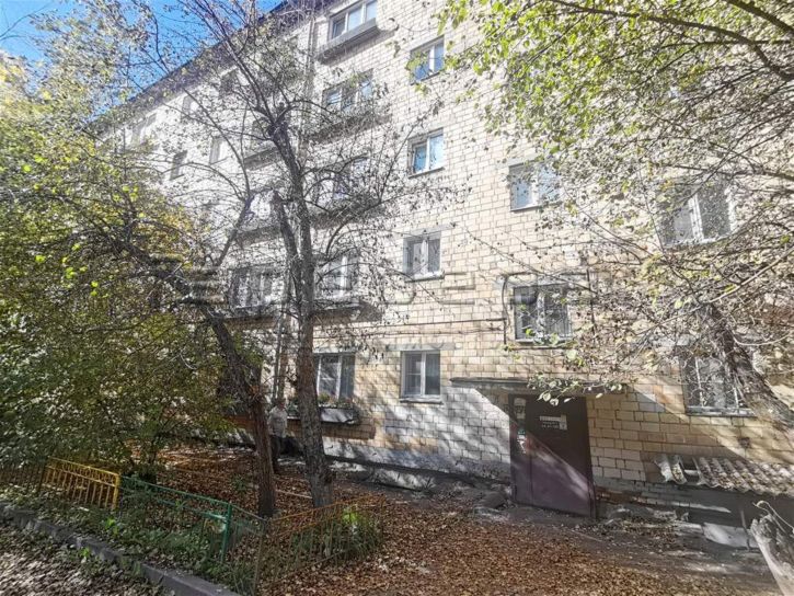 1-комн квартира Шахтеров, 12