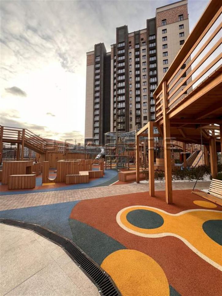 4-комн квартира Шахтеров, 31б