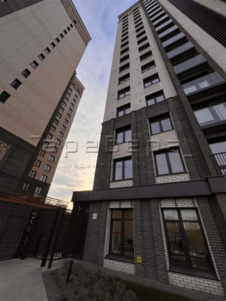 4-комн квартира Шахтеров, 31б
