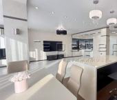 3-комн, 119кв м, этаж 8/10 Авиаторов, 41