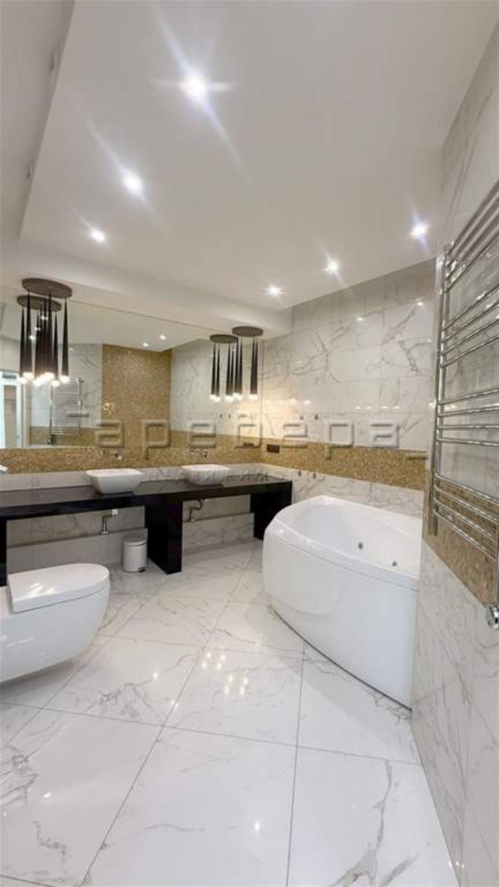 3-комн квартира Авиаторов, 41