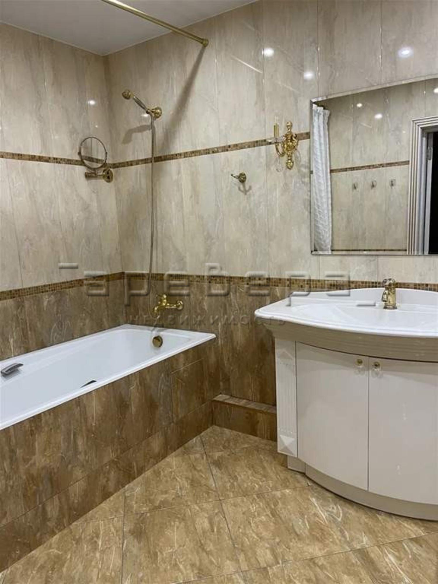 Купить квартиру за 22 000 000 рублей на Молокова, 28