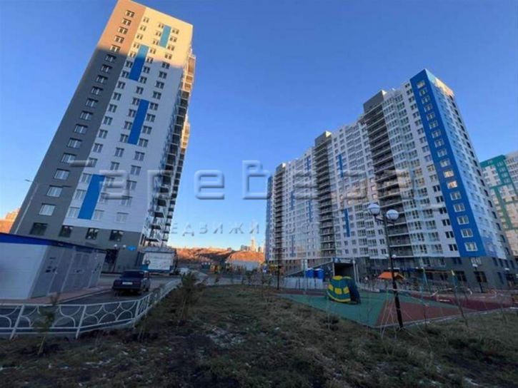 4-комн квартира Лесников, 57
