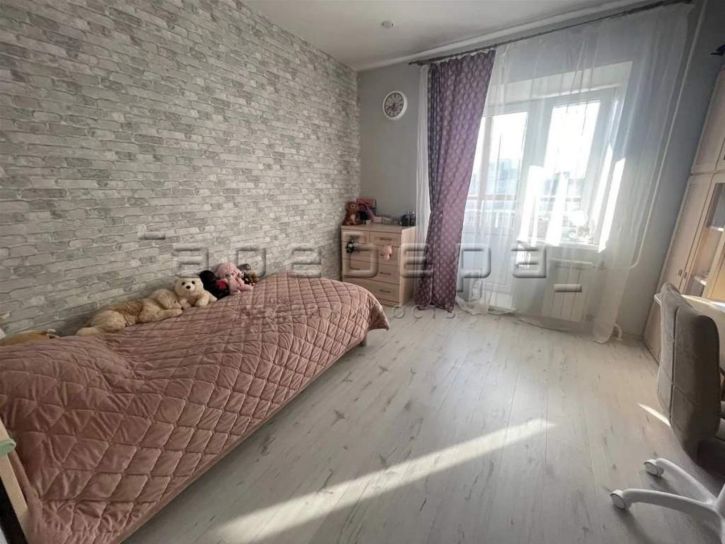 3-комн квартира 78 Добровольческой Бригады, 32