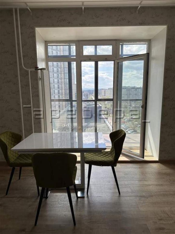 2-комн квартира Авиаторов, 21
