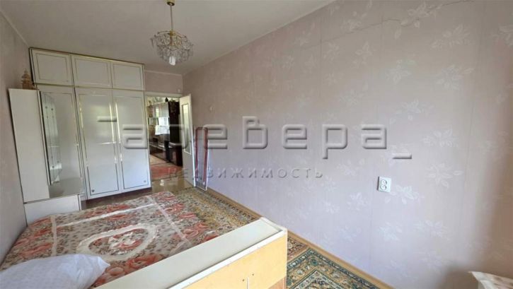 3-комн квартира Коммунальная, 18