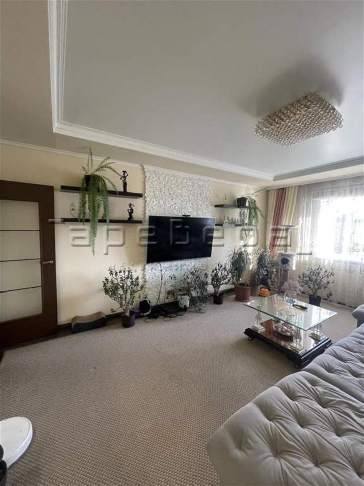 3-комн квартира Авиаторов, 62