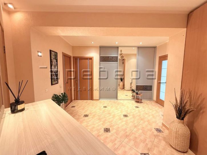 3-комн квартира Урванцева, 10