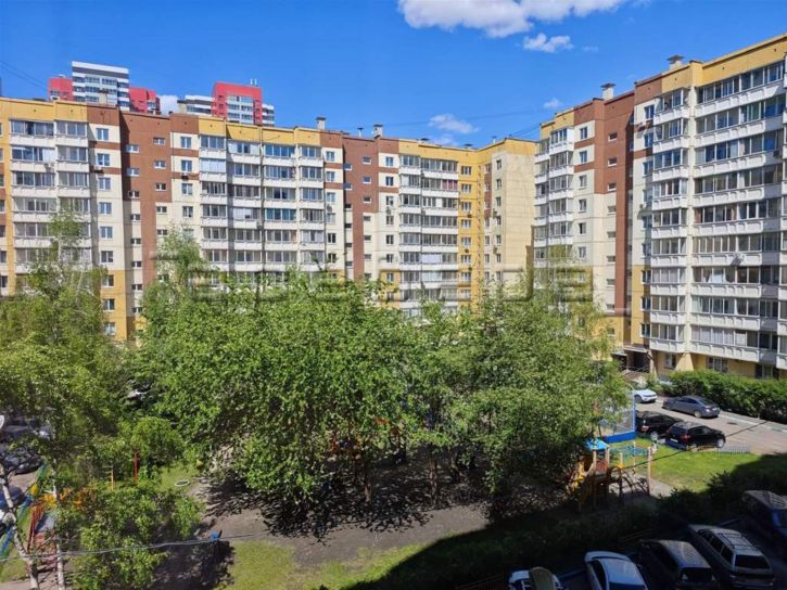 2-комн квартира Алексеева, 103