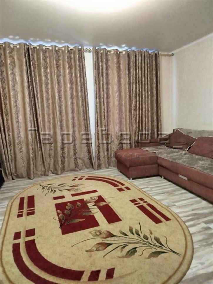3-комн квартира Шахтеров, 8