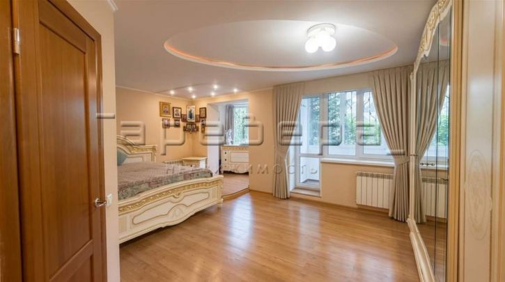 5-комн квартира Академгородок, 24а