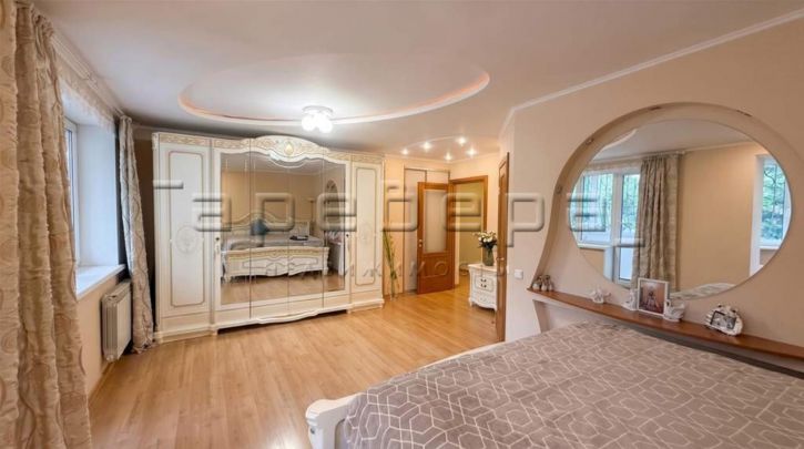 5-комн квартира Академгородок, 24а