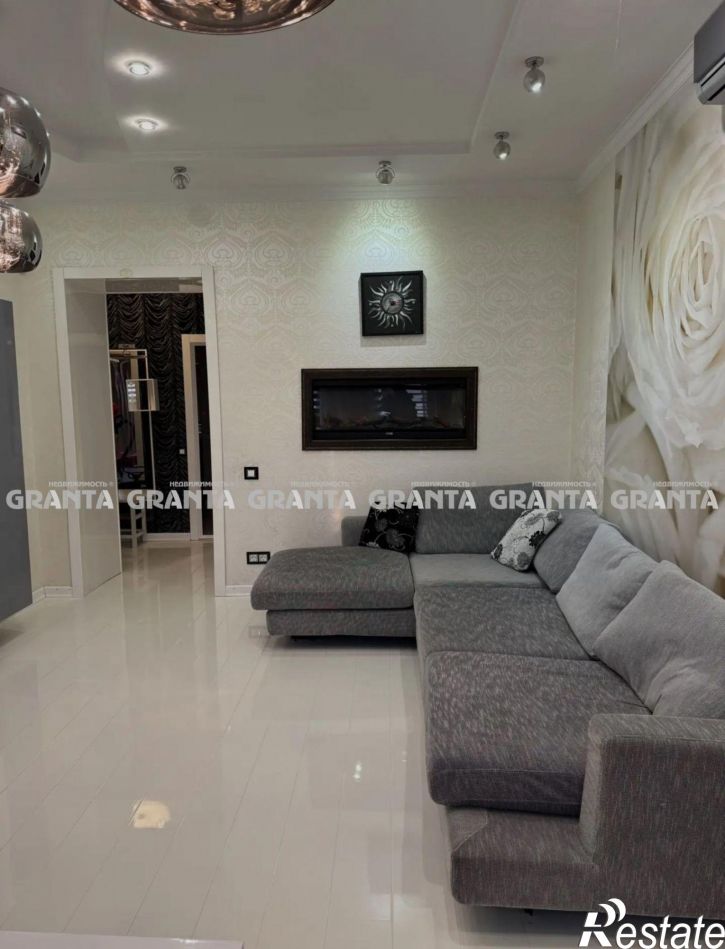 2-комн квартира ул Парижской Коммуны, 3