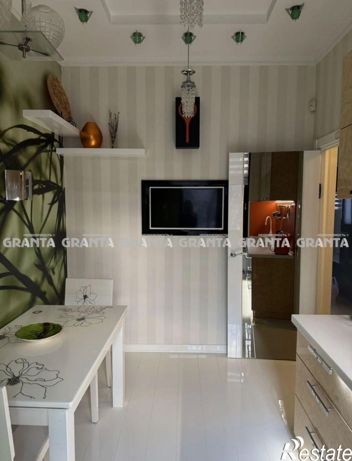 2-комн квартира ул Парижской Коммуны, 3