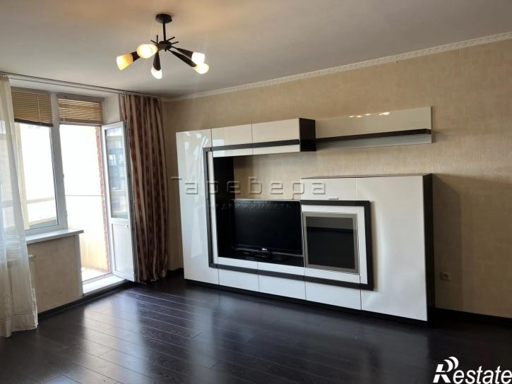 2-комн квартира Авиаторов, 42