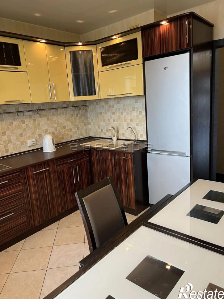 2-комн квартира Авиаторов, 42