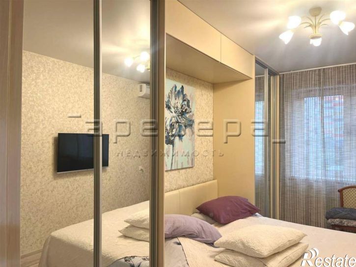 4-комн квартира Елены Стасовой, 50ж