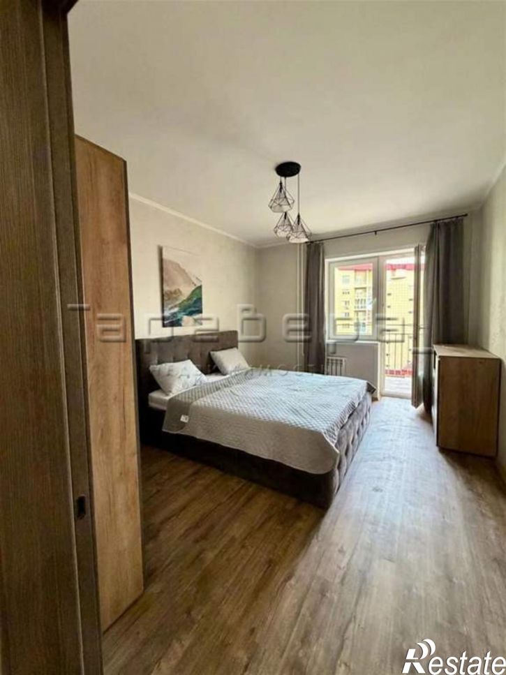 2-комн квартира Авиаторов, 25