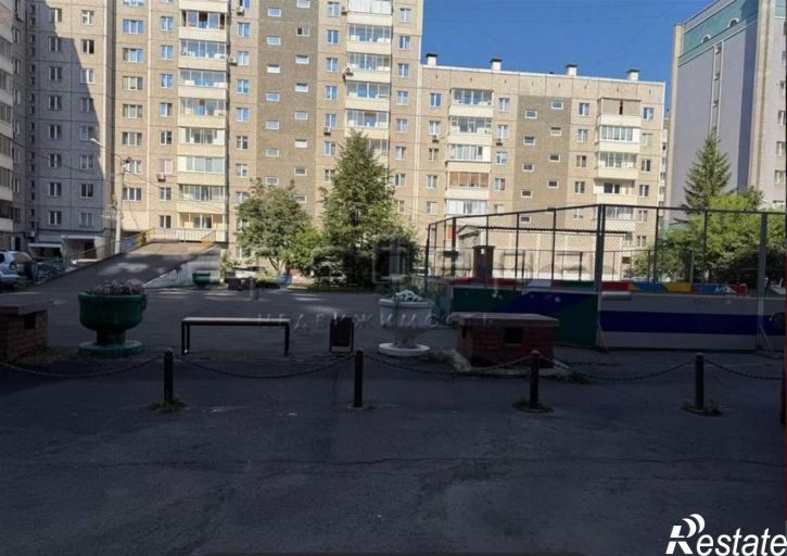 3-комн квартира Взлетная, 24