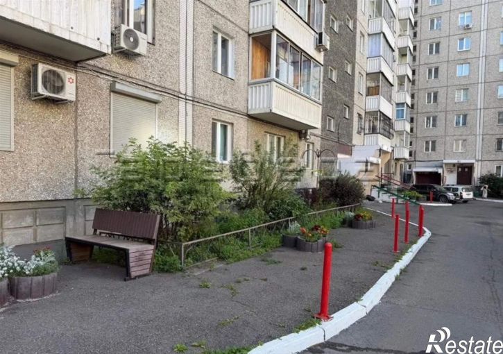3-комн квартира Взлетная, 24