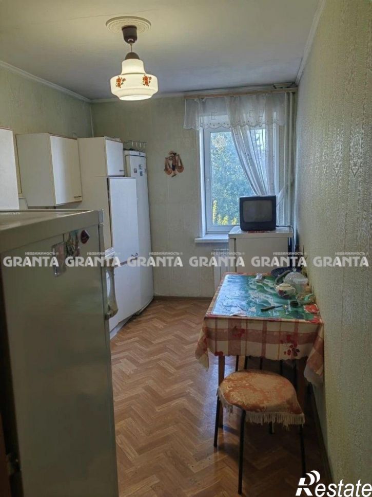 4-комн квартира ул Бограда, 13