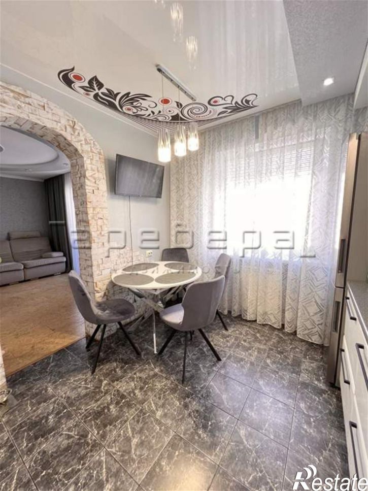 4-комн квартира Светлогорская, 27