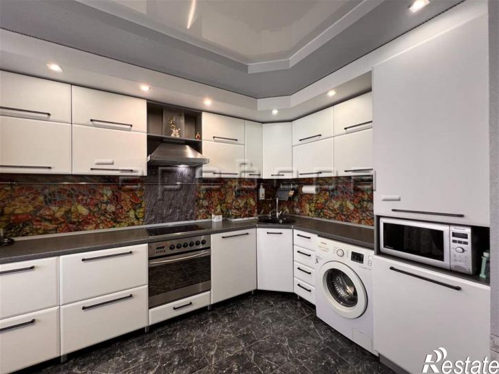 4-комн квартира Светлогорская, 27