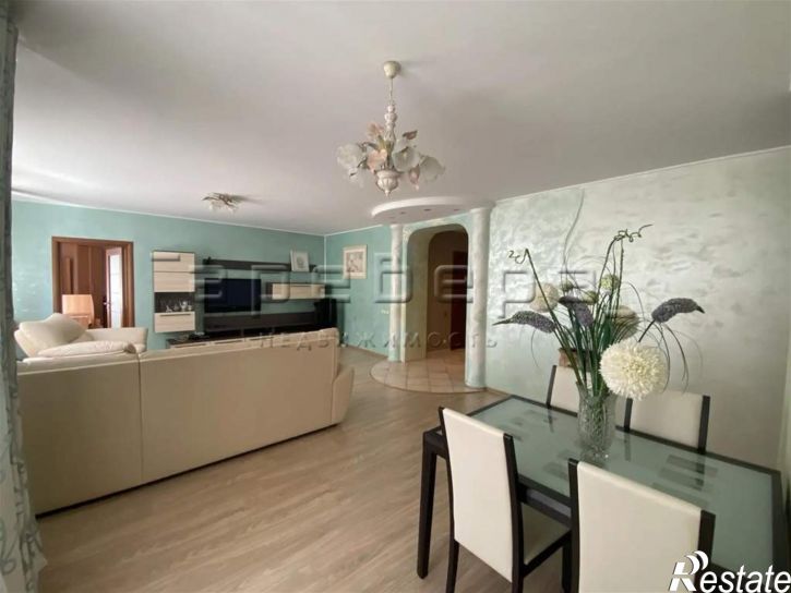 4-комн квартира Горького, 20