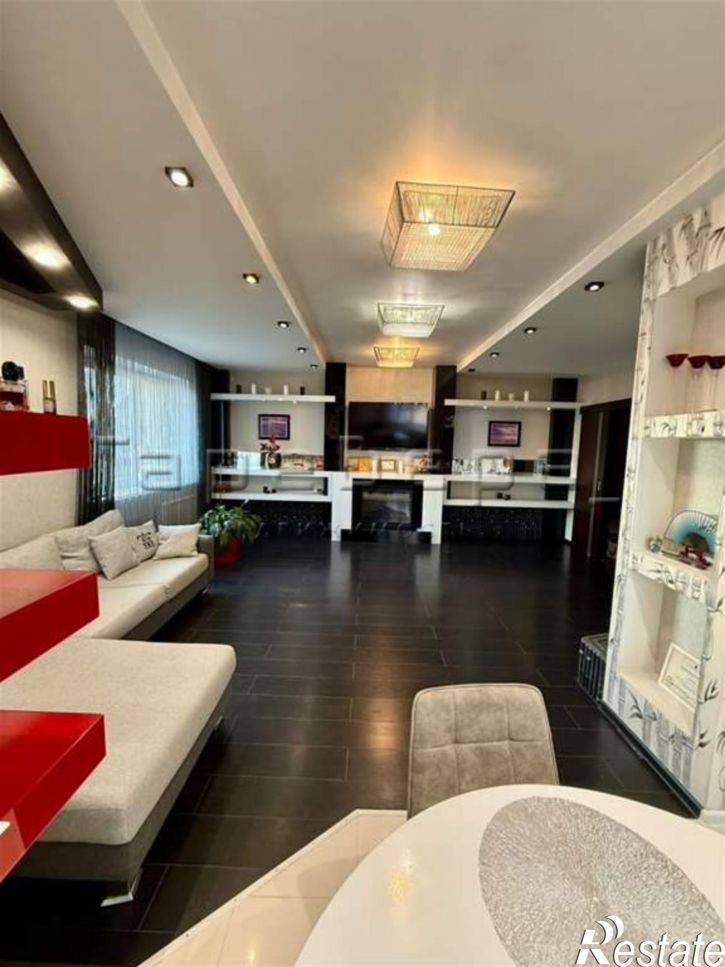 3-комн квартира Авиаторов, 23