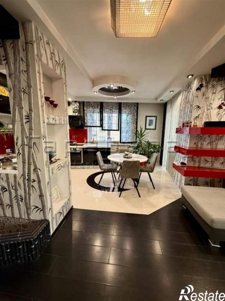 3-комн квартира Авиаторов, 23
