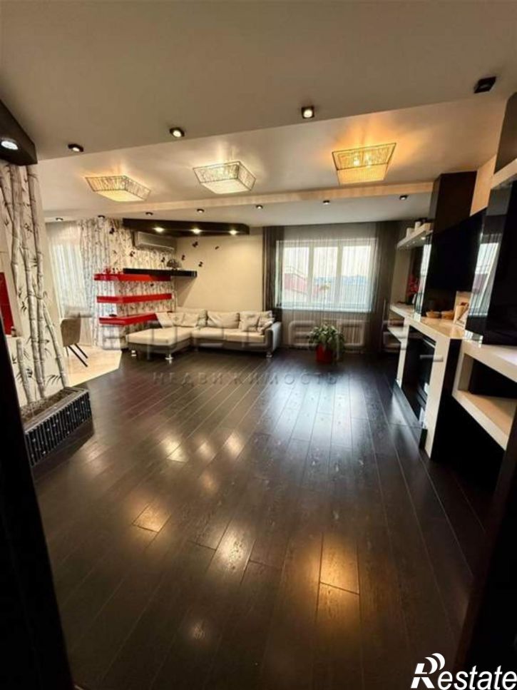 3-комн квартира Авиаторов, 23