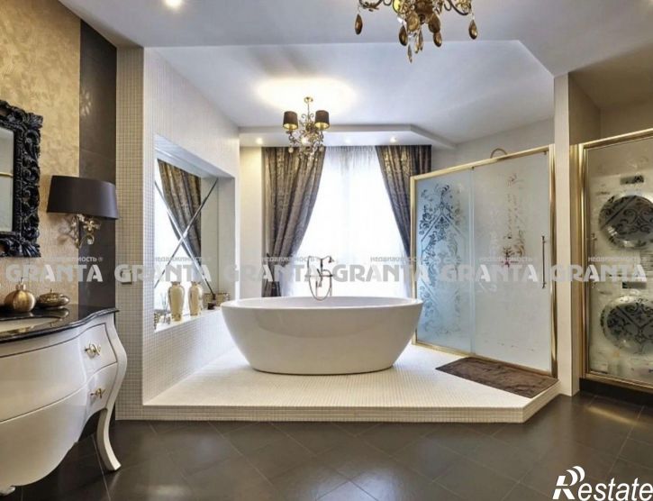 5-комн квартира ул Авиаторов, 41