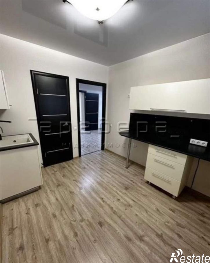 3-комн квартира Петра Словцова, 1