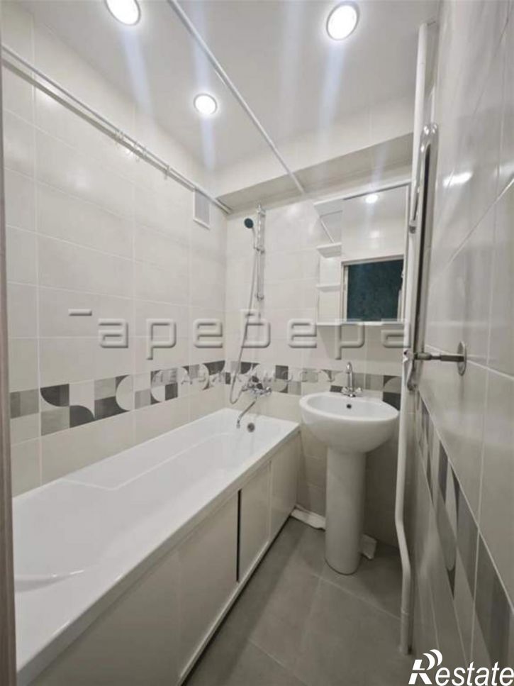 3-комн квартира Коммунальная, 24