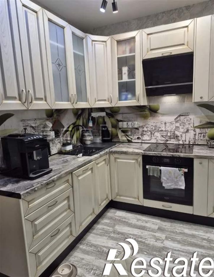 3-комн квартира Александра Матросова, 40