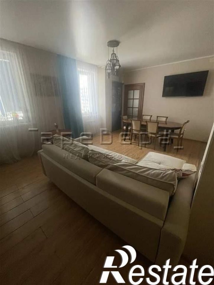 3-комн квартира Академика Киренского, 2и